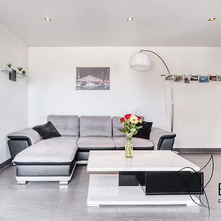 Ideal Two-room With A Large Terrace And Parking 公寓 卢贝新城
