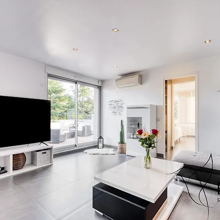 Ideal Two-room With A Large Terrace And Parking شقة *