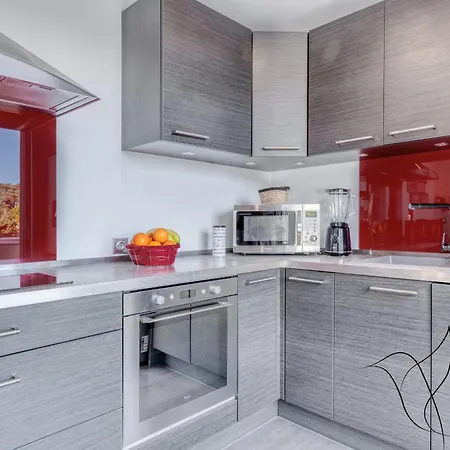 公寓 Ideal Two-room With A Large Terrace And Parking *