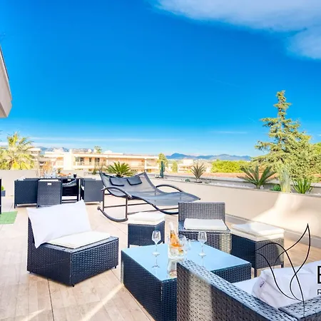 Ideal Two-room With A Large Terrace And Parking 公寓