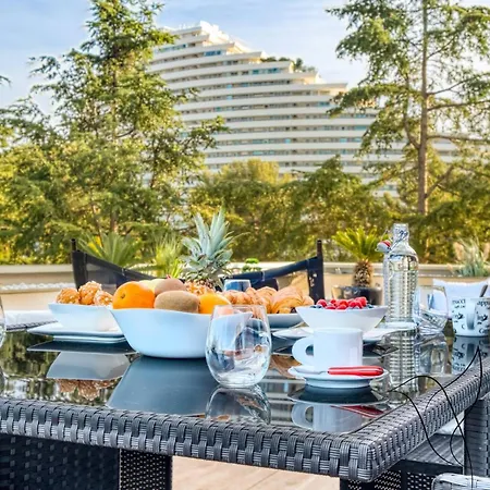 Ideal Two-room With A Large Terrace And Parking فينوف لوبيه