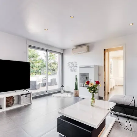 Ideal Two-room With A Large Terrace And Parking * Villeneuve-Loubet