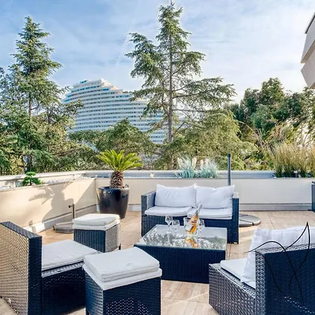 Daire Ideal Two-room With A Large Terrace And Parking Villeneuve-Loubet